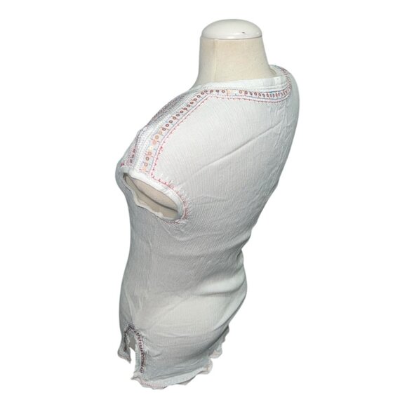 Magnolia South White Embroidered V-Neck Cap Sleeve Tunic Top With Side Slits - Picture 8 of 9